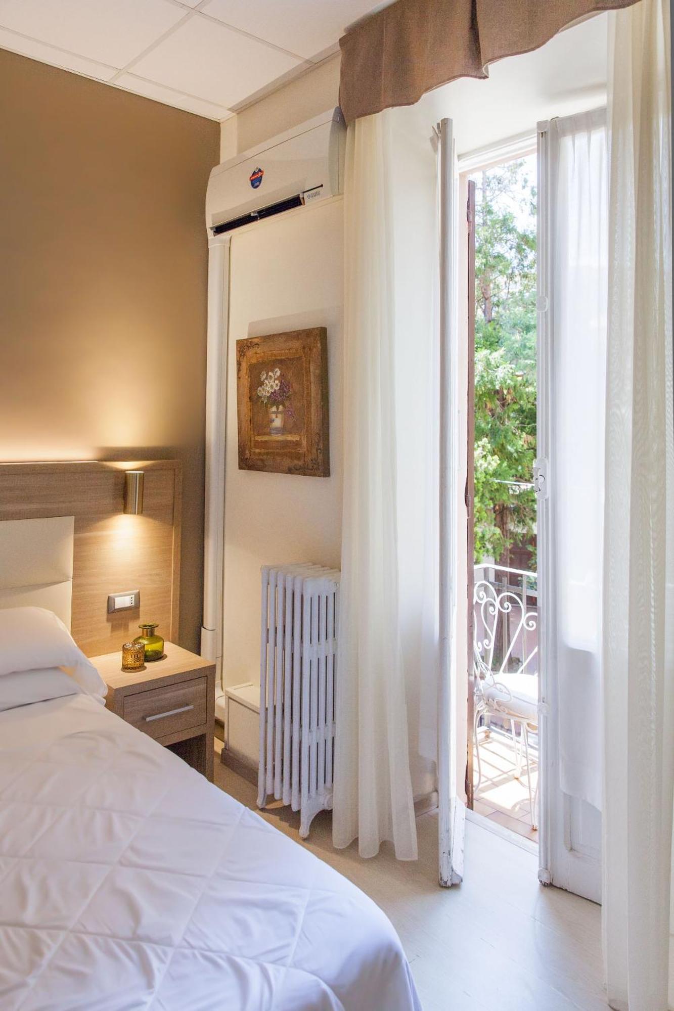 Hotel Tina Diano Marina Luaran gambar